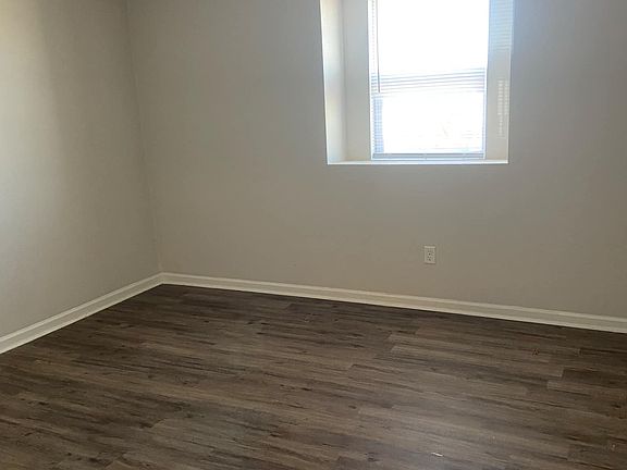 3rd image of 974 Villa Dr #2