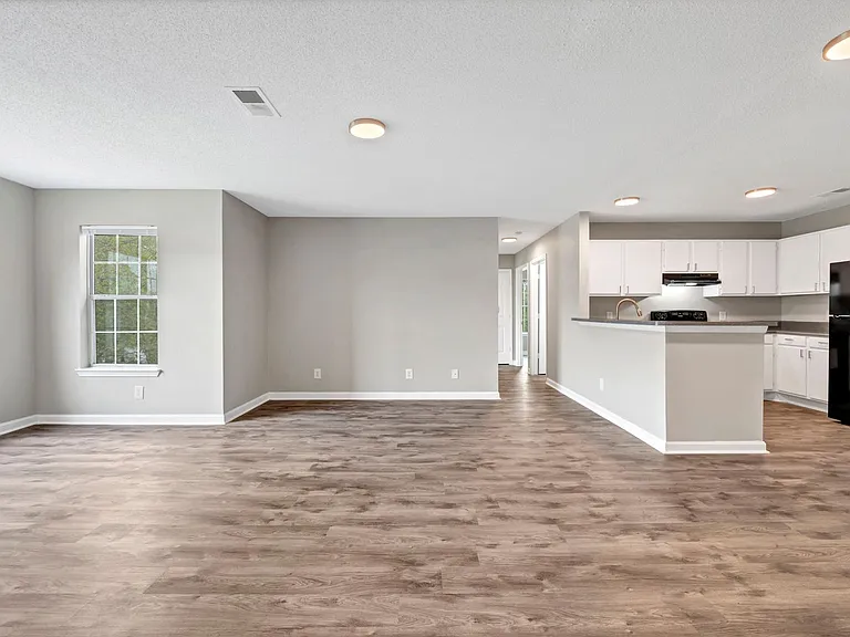 Elm Creek Apartments — Photo 22