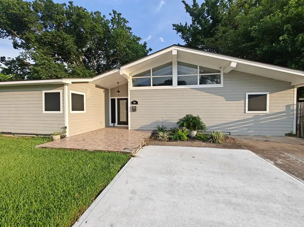321 21st Ave N, Texas City, TX 77590