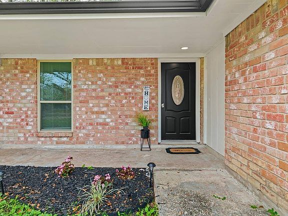 3rd image of 3415 Saratoga Dr