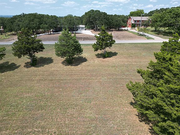 2nd image of 624 Country Club Rd