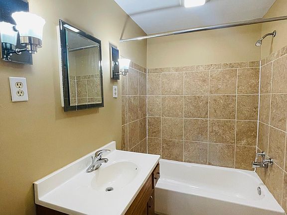 2nd image of 638 E Broadway St #2