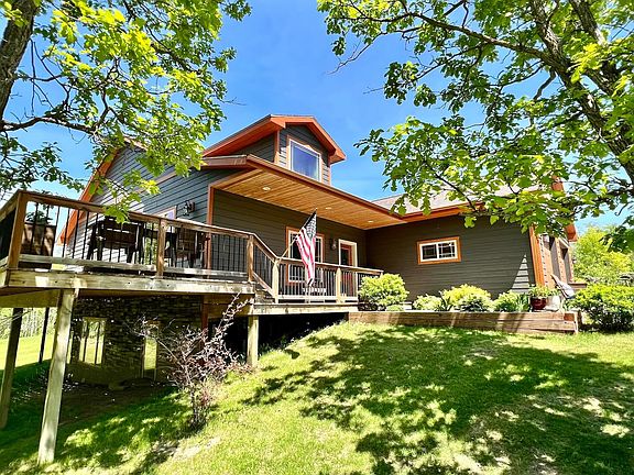 4th image of 216 Margos Way SW