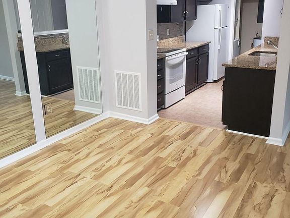 4th image of 13105 Shadyside Ln #10
