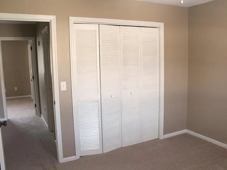 405 Spruce Ln — Photo 11