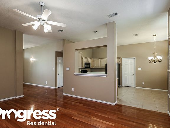 5th image of 8406 Trail Lake Dr