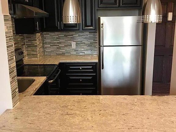 2nd image of 500 El Camino Real APT 203
