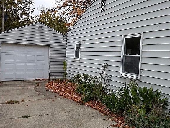 2nd image of 1605 W Royale Dr