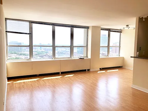 655 W Irving Park Rd Photo 1