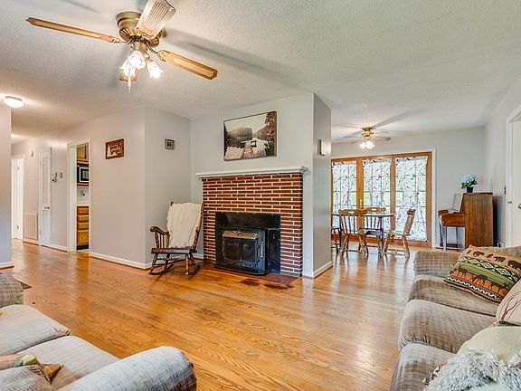 5th image of 1612 Farmer St