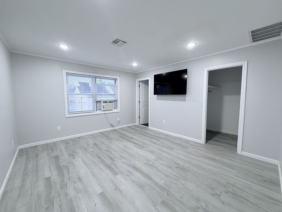 1st image of 172 Albion Ave #2