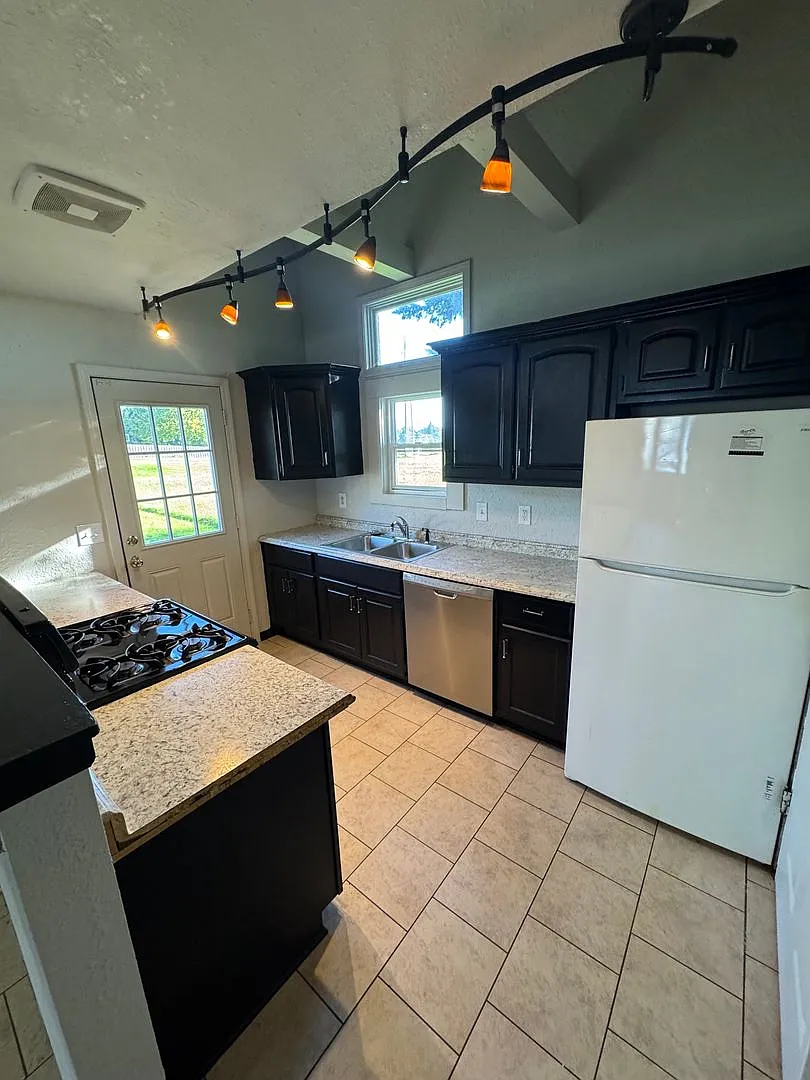 1326 Lofton Way — Photo 4