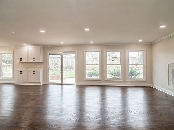 2nd image of 812 W Sandpiper Ct