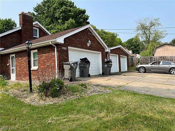 2nd image of 1702 S Schenley Ave