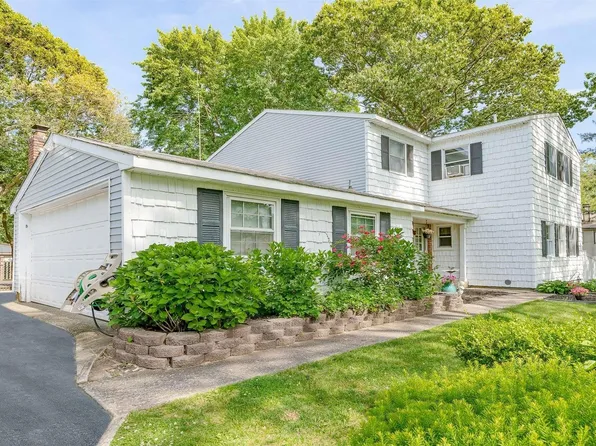 3 Barclay Drive, Coram, NY 11727
