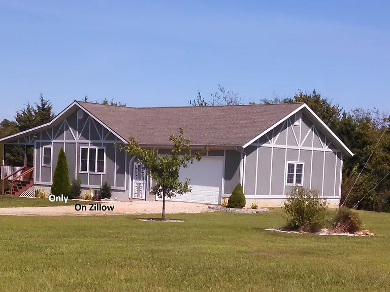 8 Aaron Ln — Photo 1