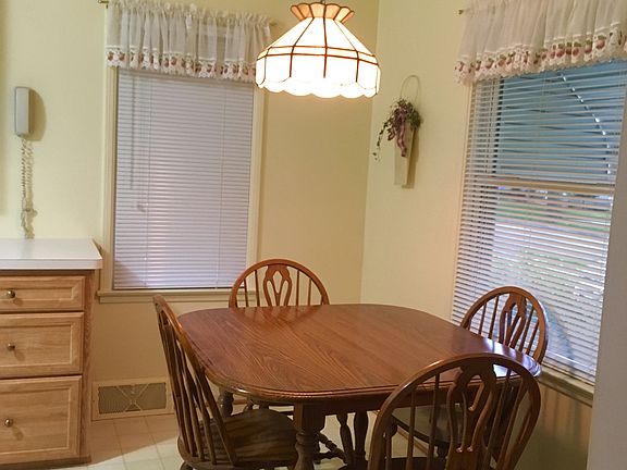 eating space in kitchen
