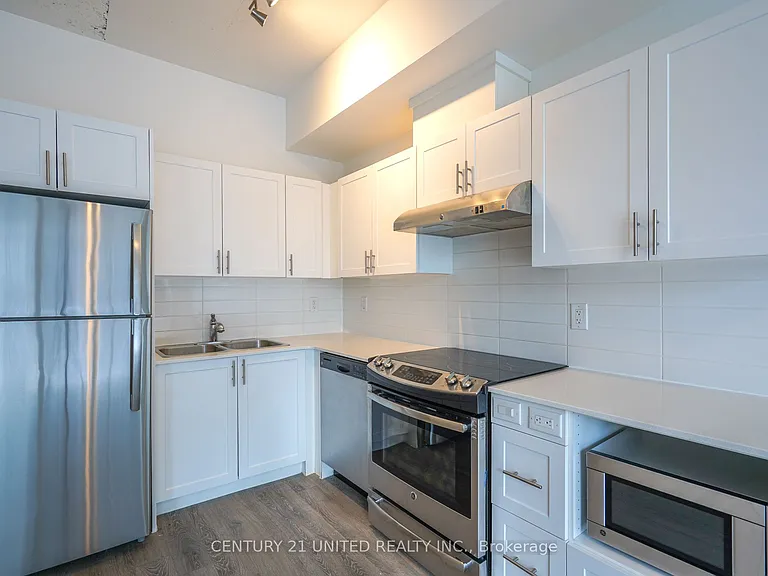 100 Bond St E #204 — Photo 2