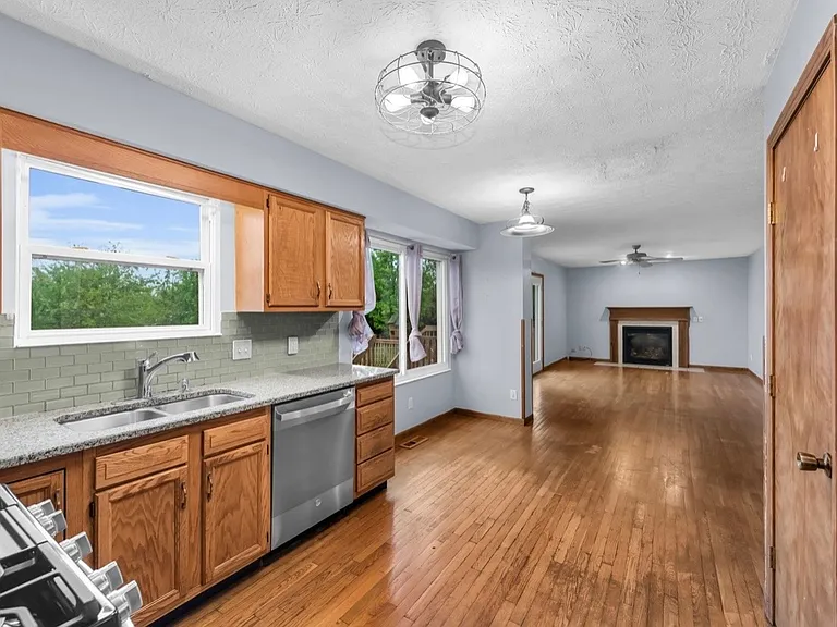 4335 Shandon Dr — Photo 9