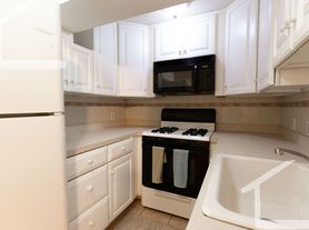 1118 Commonwealth Ave