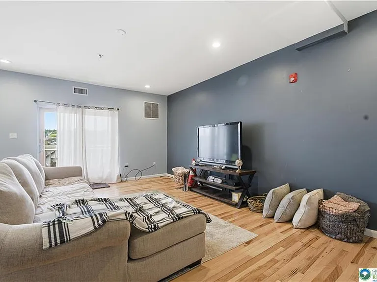 623 Walnut Ave #B2 — Photo 2