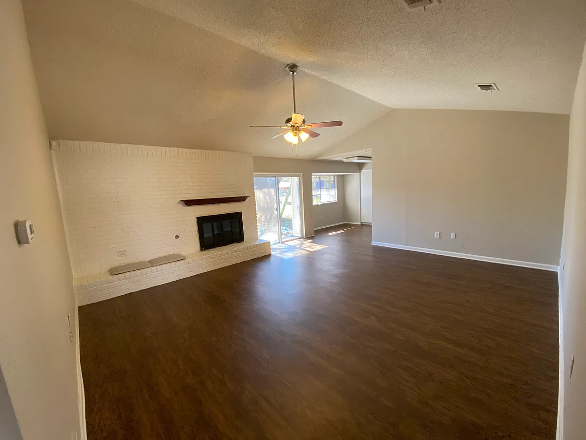 Building Photo - 4617 Ivanhoe Dr