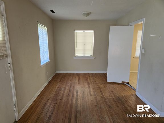4th image of 75 Picardy St
