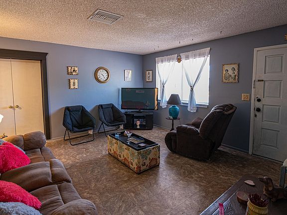 3 Livingroom 2 (1 of 1)