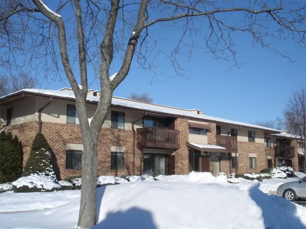 339 Park Hill Dr, Pewaukee, WI 53072