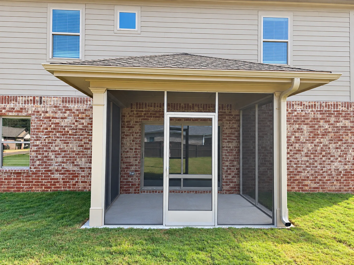 5 bed, 2360 sqft, $2,595 — Photo 4