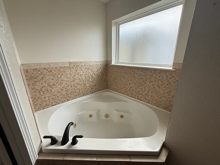 143 Lyle Curtis Cir — Photo 9