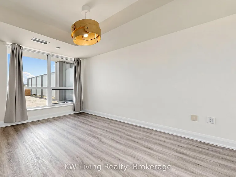 18 Graydon Hall Dr #312 — Photo 8