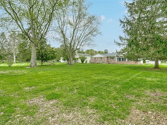5th image of 66 Merryhill Dr