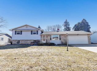 2211 Barberry Ln, Green Bay, WI 54304