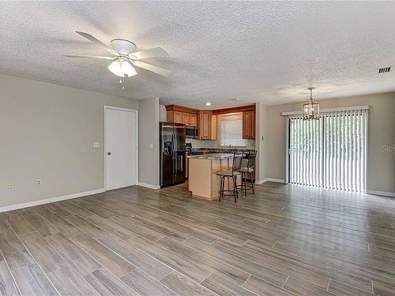 2nd image of 400 Alcazar Ave