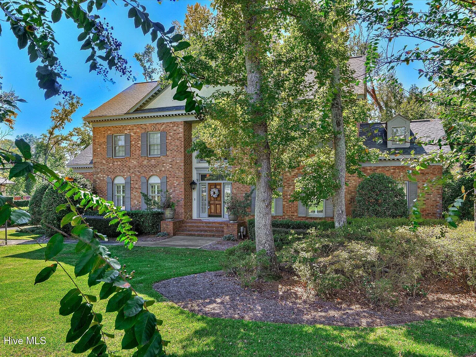5 bed, 4.5 bath, 4474 sqft, $4,700 — Photo 4