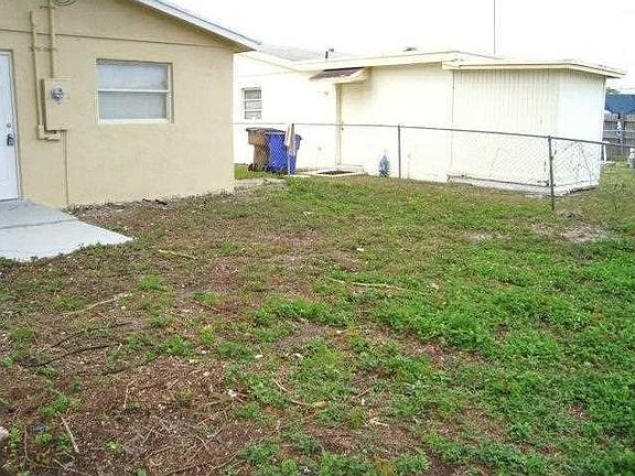 5th image of 621 NW 2nd Ave