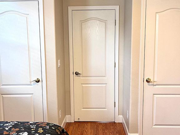 4th image of 2082 Mary Helen Ln