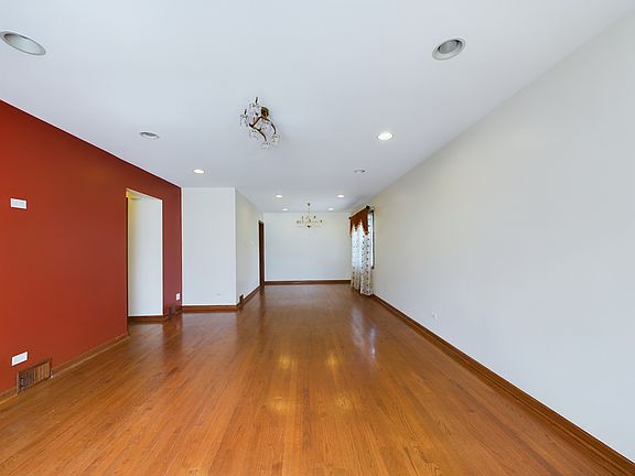 3rd image of 2610 W Pratt Blvd #8