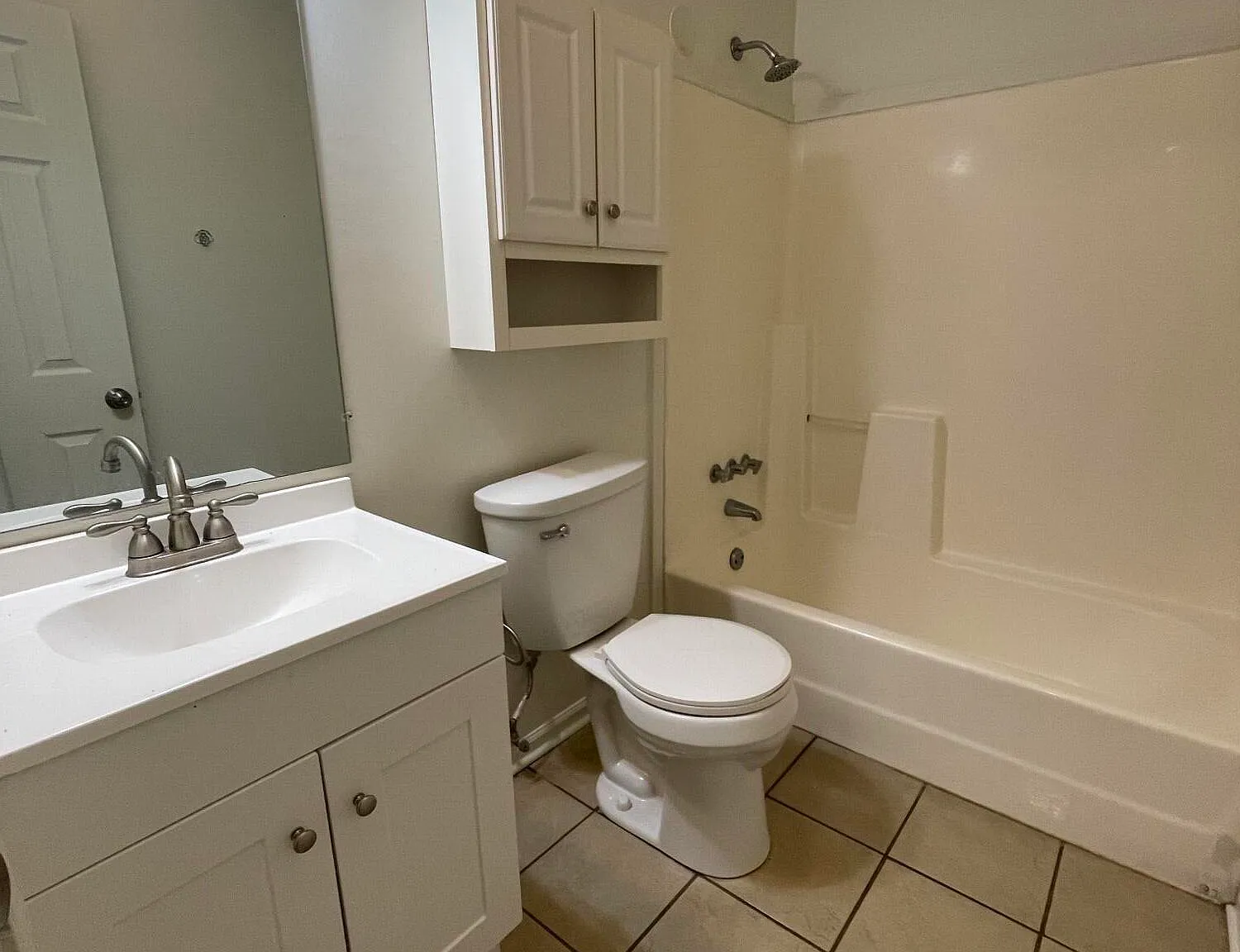 2 bed, 1.5 bath, $925 — Photo 2