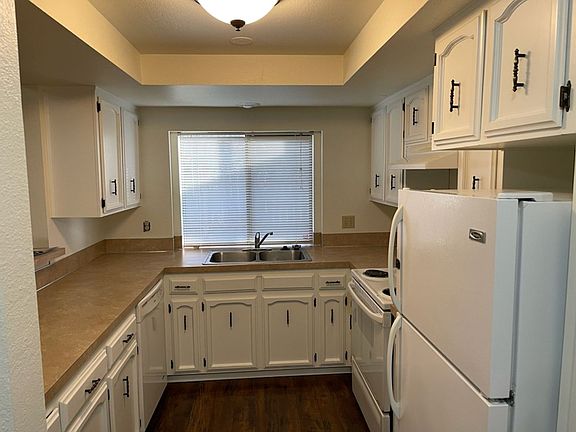 2nd image of 4282 Meadowbrook Ct NE