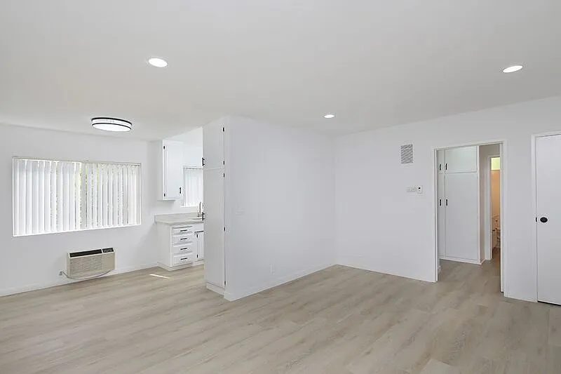 2 bed, 1.0 bath, 1000 sqft, $2,600 — Photo 2
