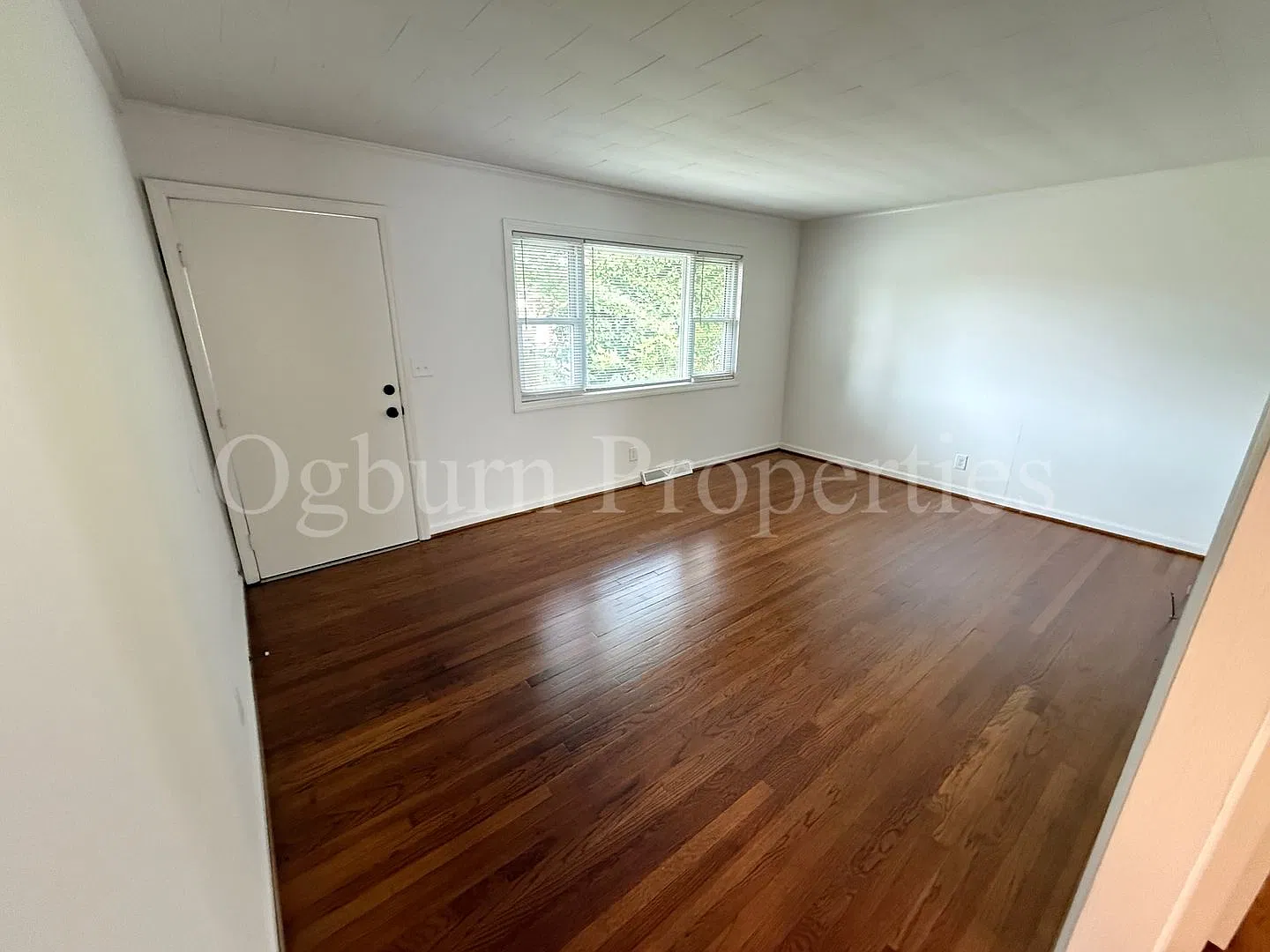 2825 S. Main St-3br/1ba-Home — Photo 3