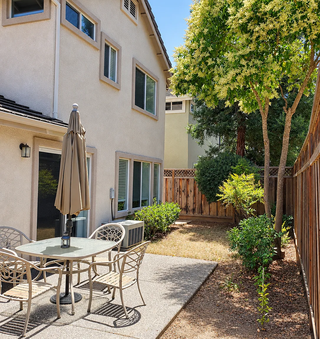3 bed, 2.5 bath, 1580 sqft, $4,200 — Photo 2