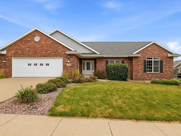 5700 Clay Ridge Dr, Dubuque, IA 52002