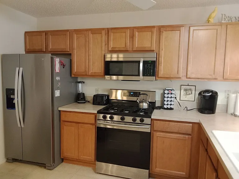 364 Katherine Pl — Photo 4