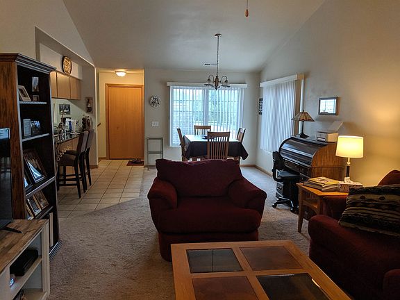 4th image of 638 Queens Ct