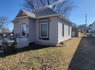 719 11th St, Auburn, NE 68305