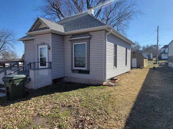 719 11th St, Auburn, NE 68305