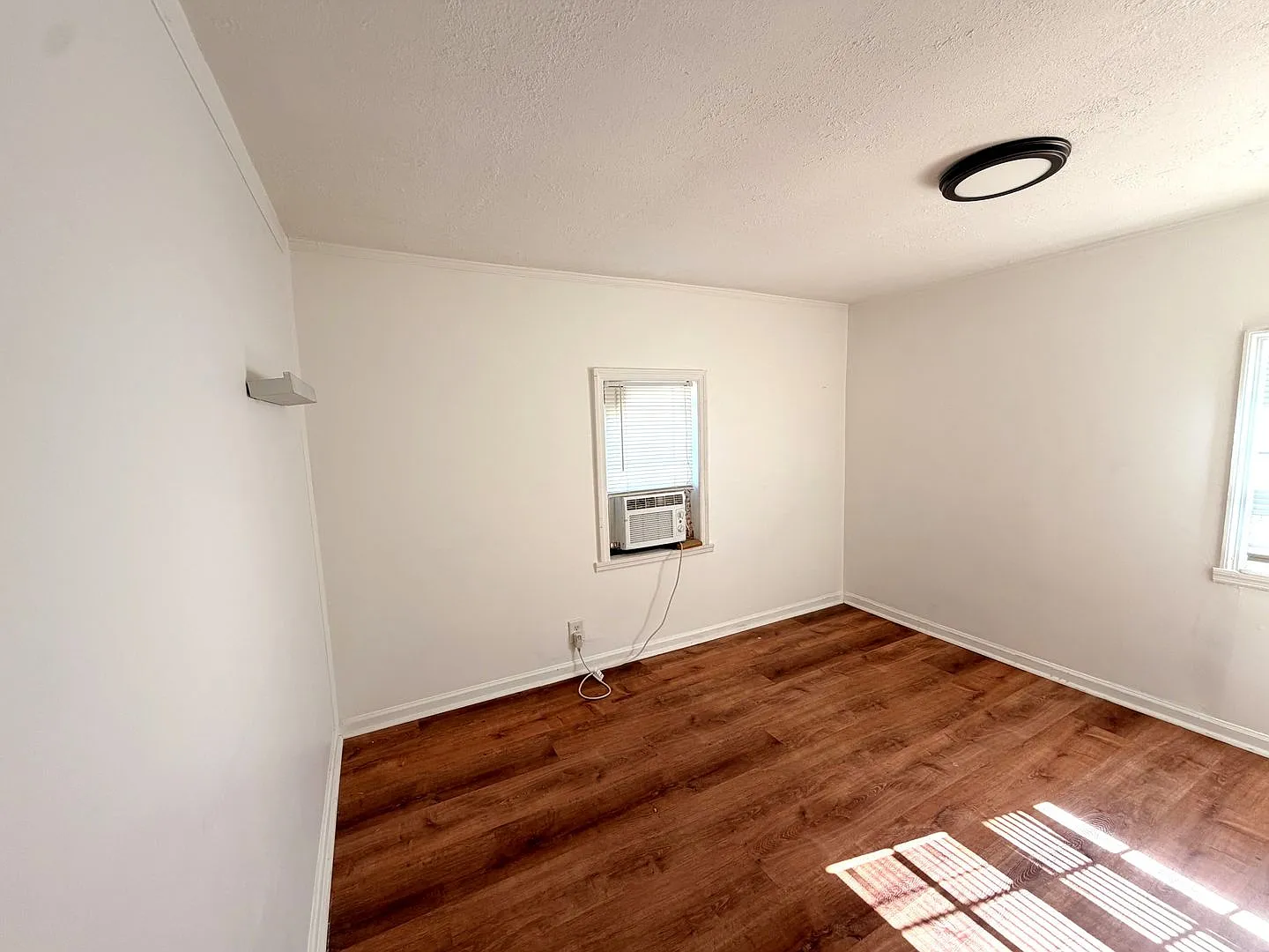 Newly Updated 1 Bed 1 Bath | Woodbine — Photo 4